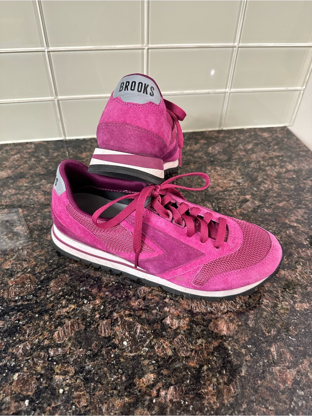 Brooks Women's chariot fuchsia Sneakers 7.5